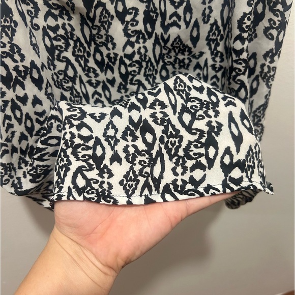 dDYNAMITE BRAND size M thin strap tank top with black and white geometric design - Picture 3 of 7